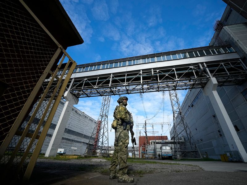 Europe in brief: Several leaders call for restraint in attack on Ukrainian nuclear power plant, Germany seeks to strengthen its energy partnership with Canada and Austria retains sanctions against Russia