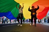 L’Ue vuole riconoscere le famiglie arcobaleno in tutti i Paesi