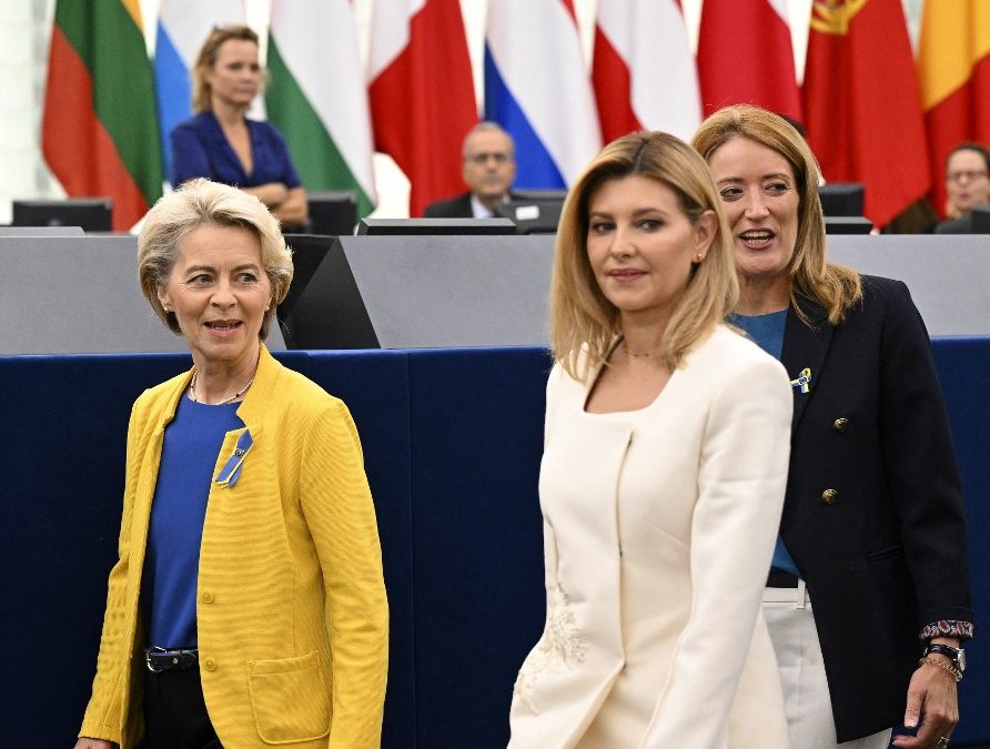 L’Europe en bref : Von der Leyen à Kiev pour parler intégration à l’UE