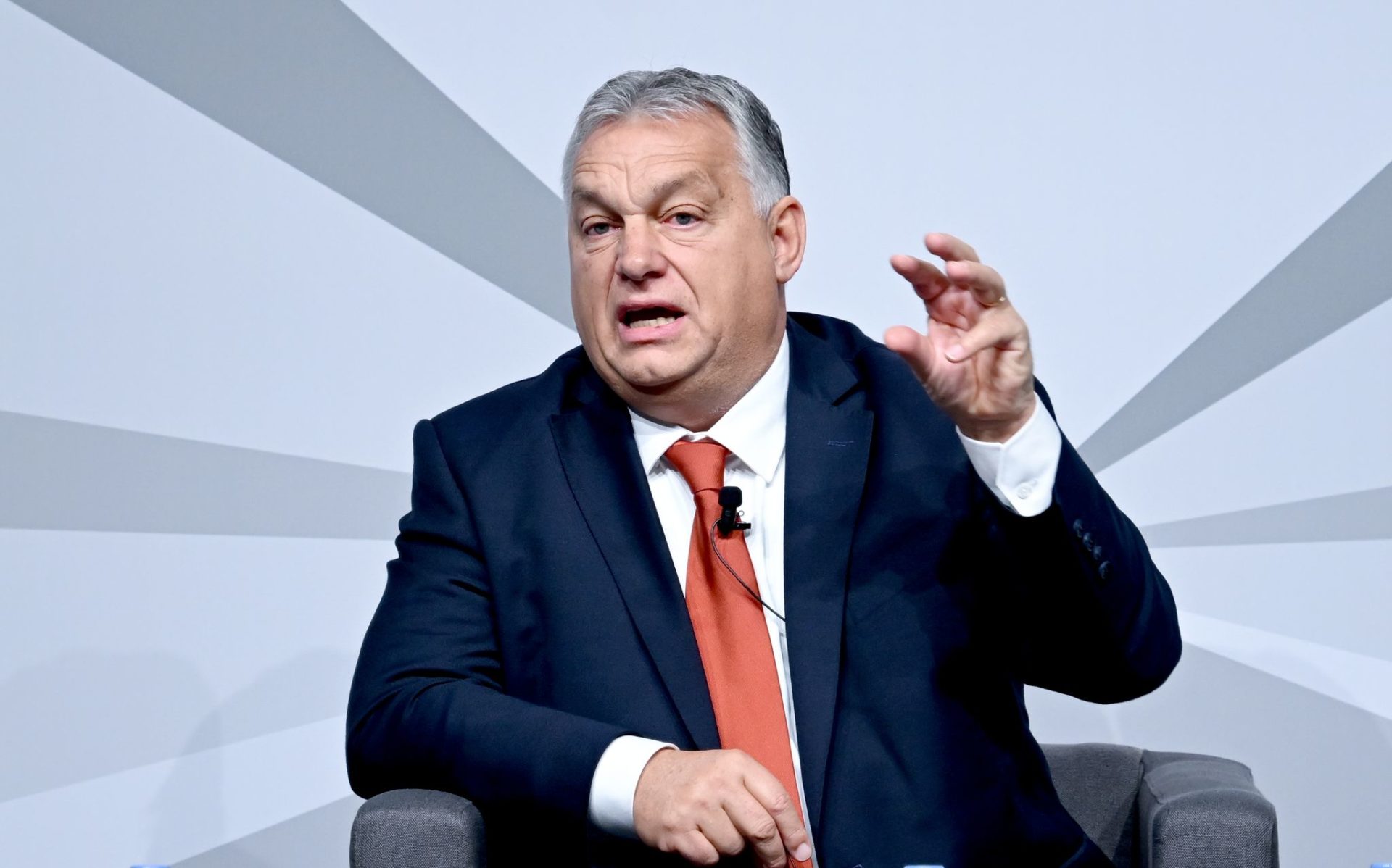 Orban ohne Ansprache, Ungarn ohne Austritt