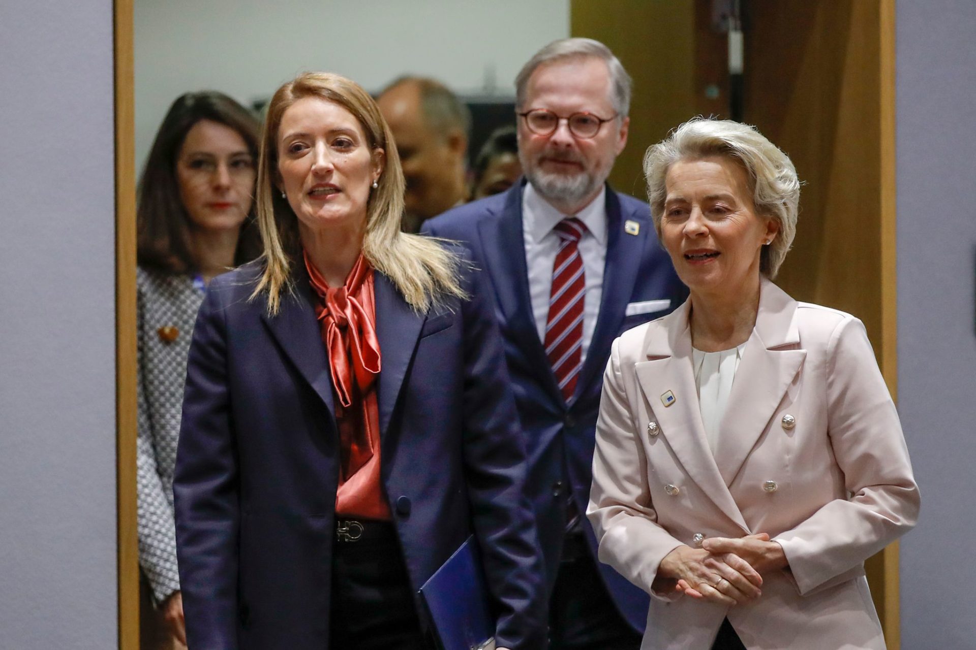 Roberta Metsola, President of the European Parliament, Petr Fiala, Prime Minister of the Czech Republic, and Ursula von der Leyen, President of the European Commission, at the EU summit in Brussels, DEcember 15. Photo: Olivier Hoslet/Pool EPA/AP/dpa