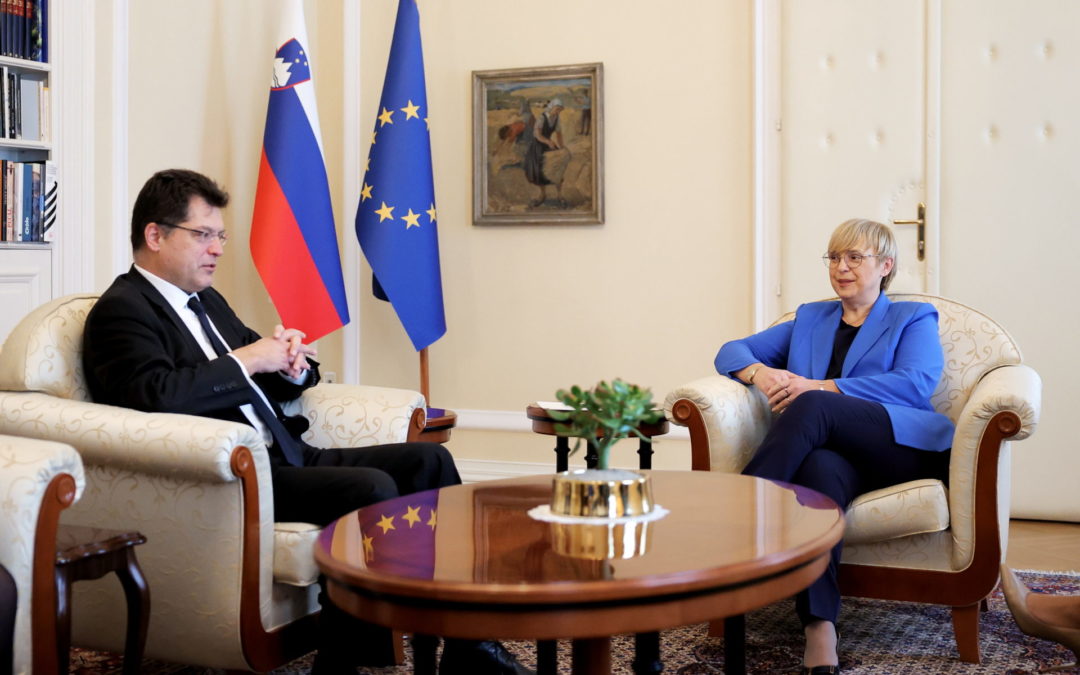 Predsednica Pirc Musar z evropskim komisarjem Lenarčičem o humanitarnih aktivnostih EU