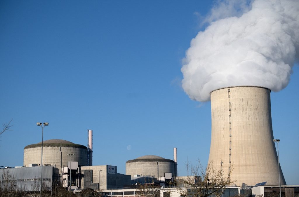 L’Europe en bref : Onze Etats pour le nucléaire, « nébuleuse financière » à surveiller, un milliard pour les obus, l’Etat français prudent avec TikTok, vers un permis de conduire numérique