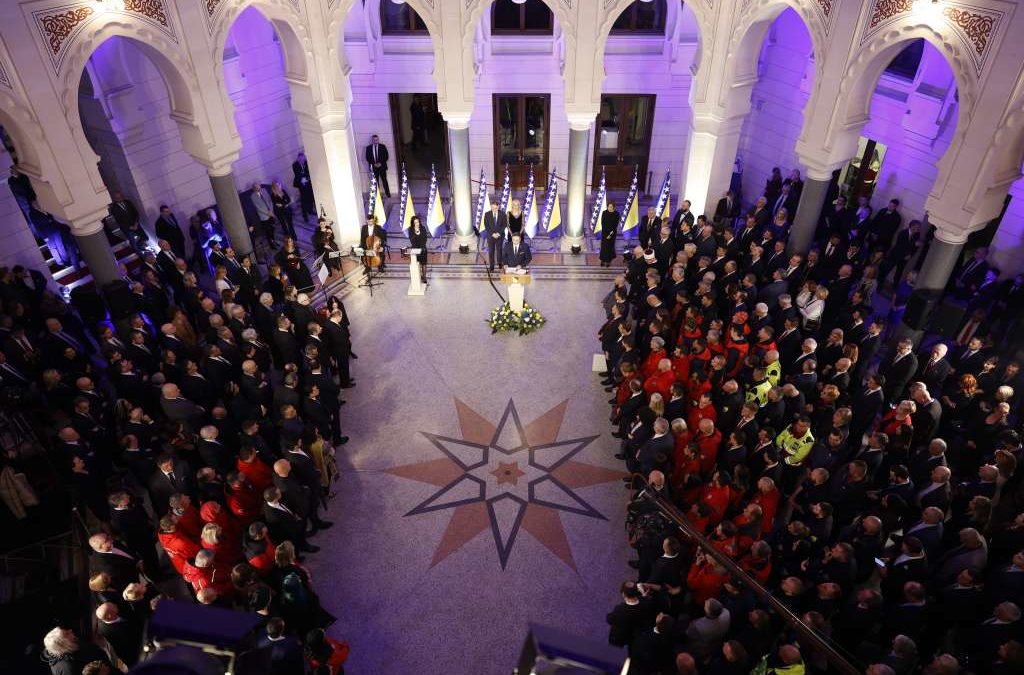 Svečani prijem povodom Dana nezavisnosti Bosne i Hercegovine organiziran je u sarajevskoj Vijećnici. (Foto: FENA/Hazim Aljović)