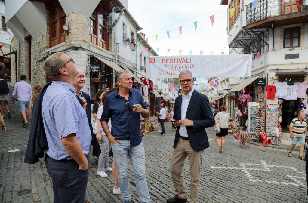 Shqipëria u vizitua nga 3,4 milionë turistë të huaj në gjysmën e parë të vitit 2023