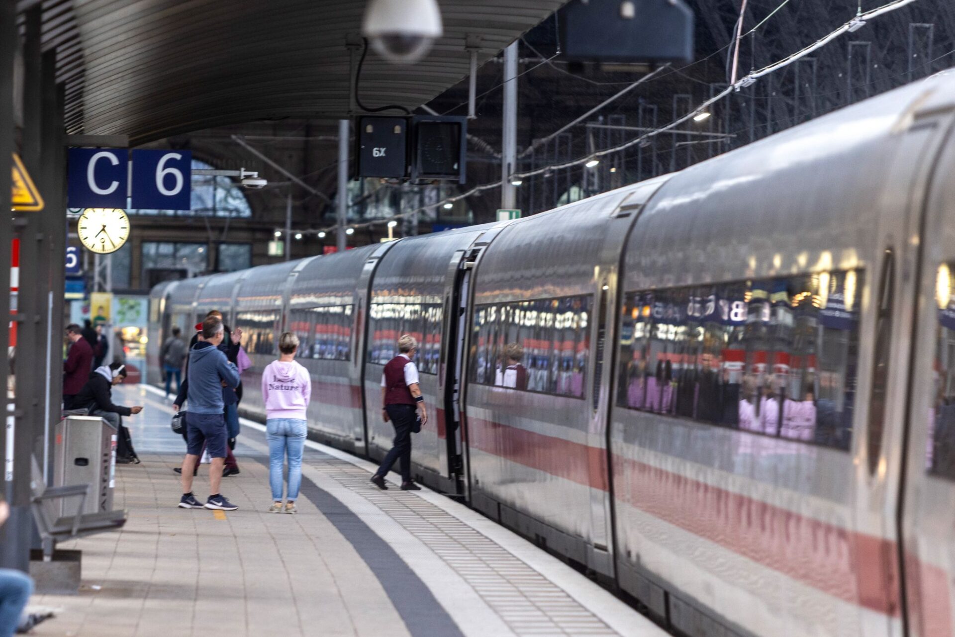 European railway networks on a bumpy ride to green(er) mobility