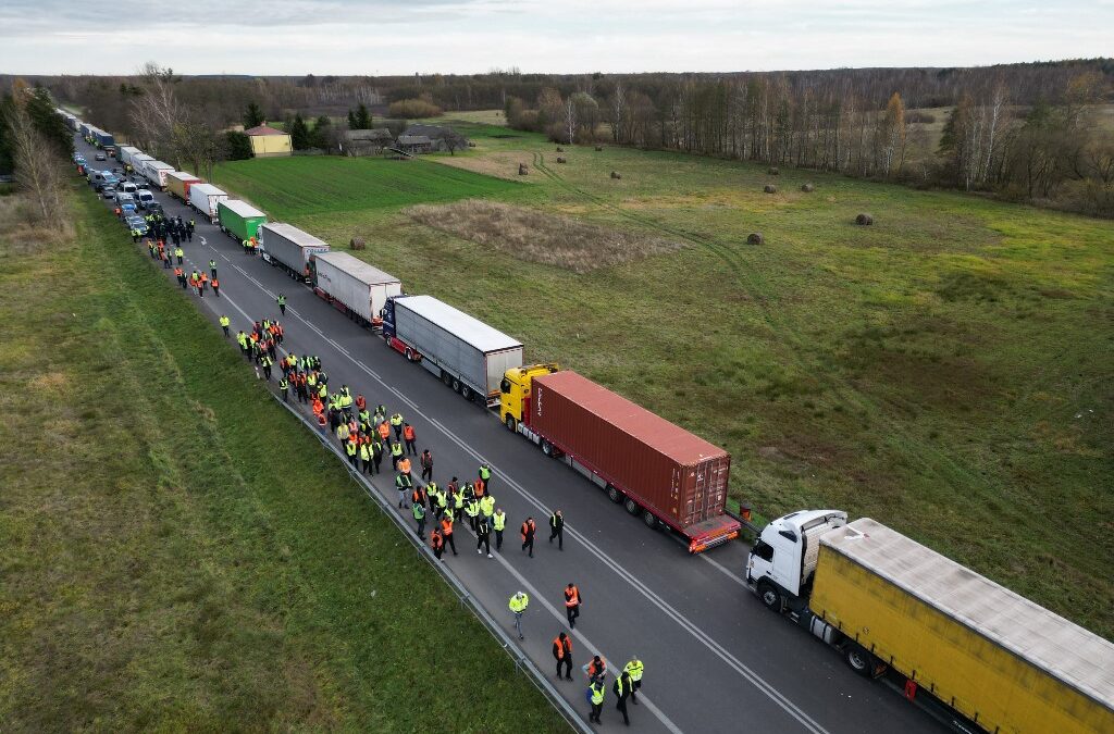 Europe in brief: Slovakian lorry drivers join blockade on Ukrainian border