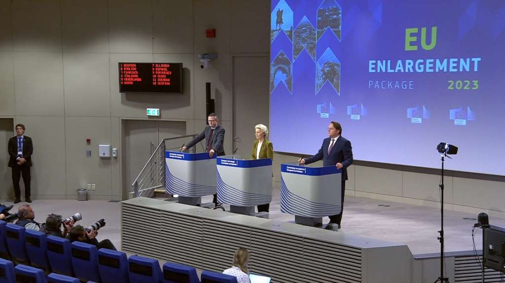 Press konferencija nakon Kolegija komesara Europske unije na kojoj su sudjelovali predsjednica Europske komisije Ursula von der Leyen i komesar za europsko proširenje Oliver Varhelyi (Foto FENA/Screenshot)