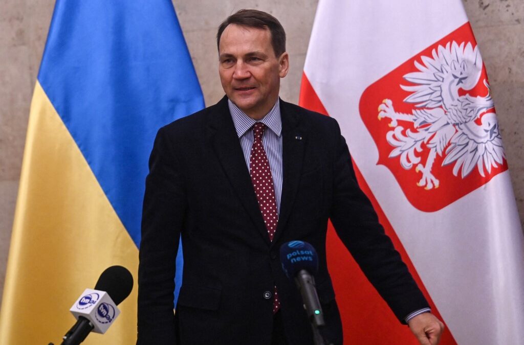 Sikorski: Węgry same odebrały sobie prawo do zastosowania weta