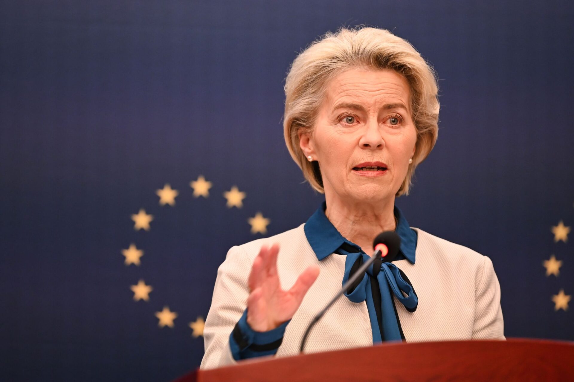 Campanhas de Von der Leyen e Schmit na UE ‘aquecem’ em maio, mas eventos começam já