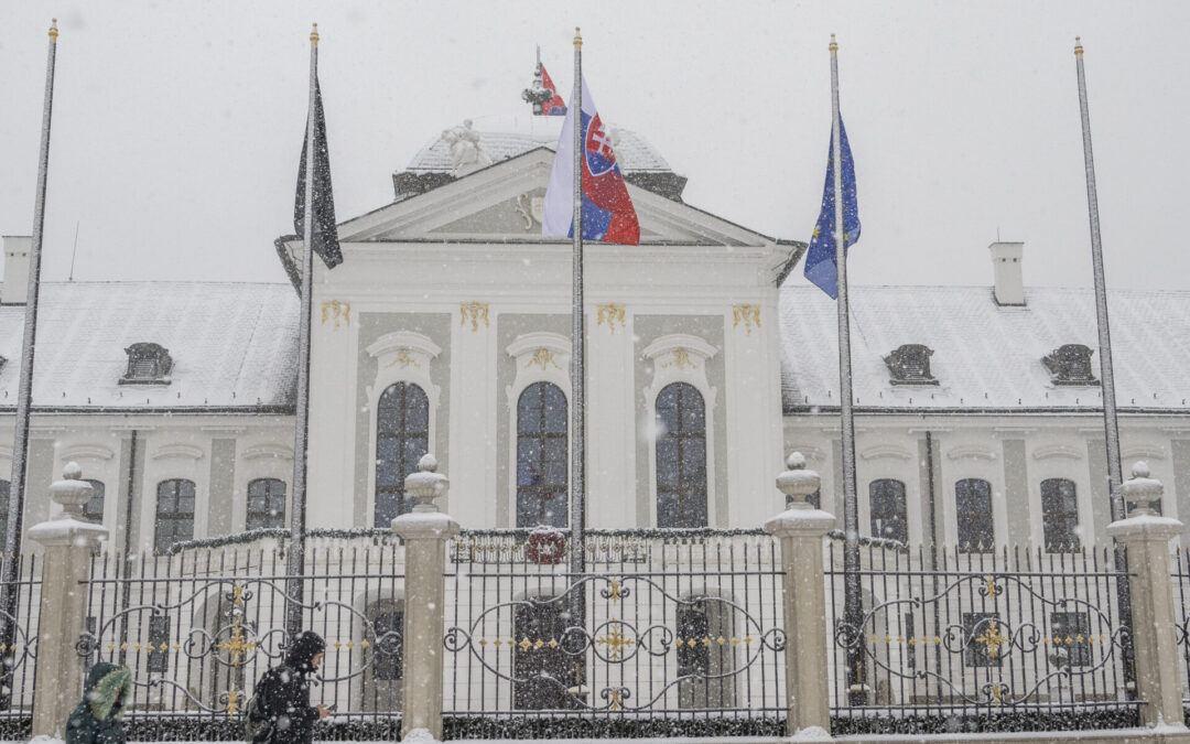 Prvé kolo volieb prezidenta SR bude 23. marca, kandidovať plánuje aj europoslanec Radačovský