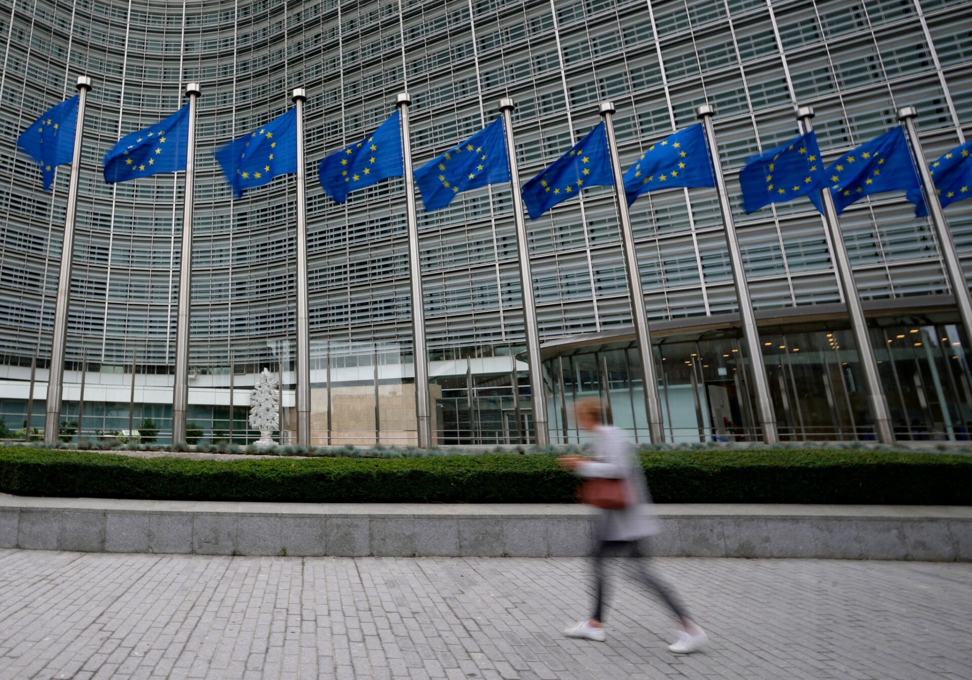 Eυρωπαϊκή Επιτροπή-σημαίες Foto: Virginia Mayo/AP/dpa