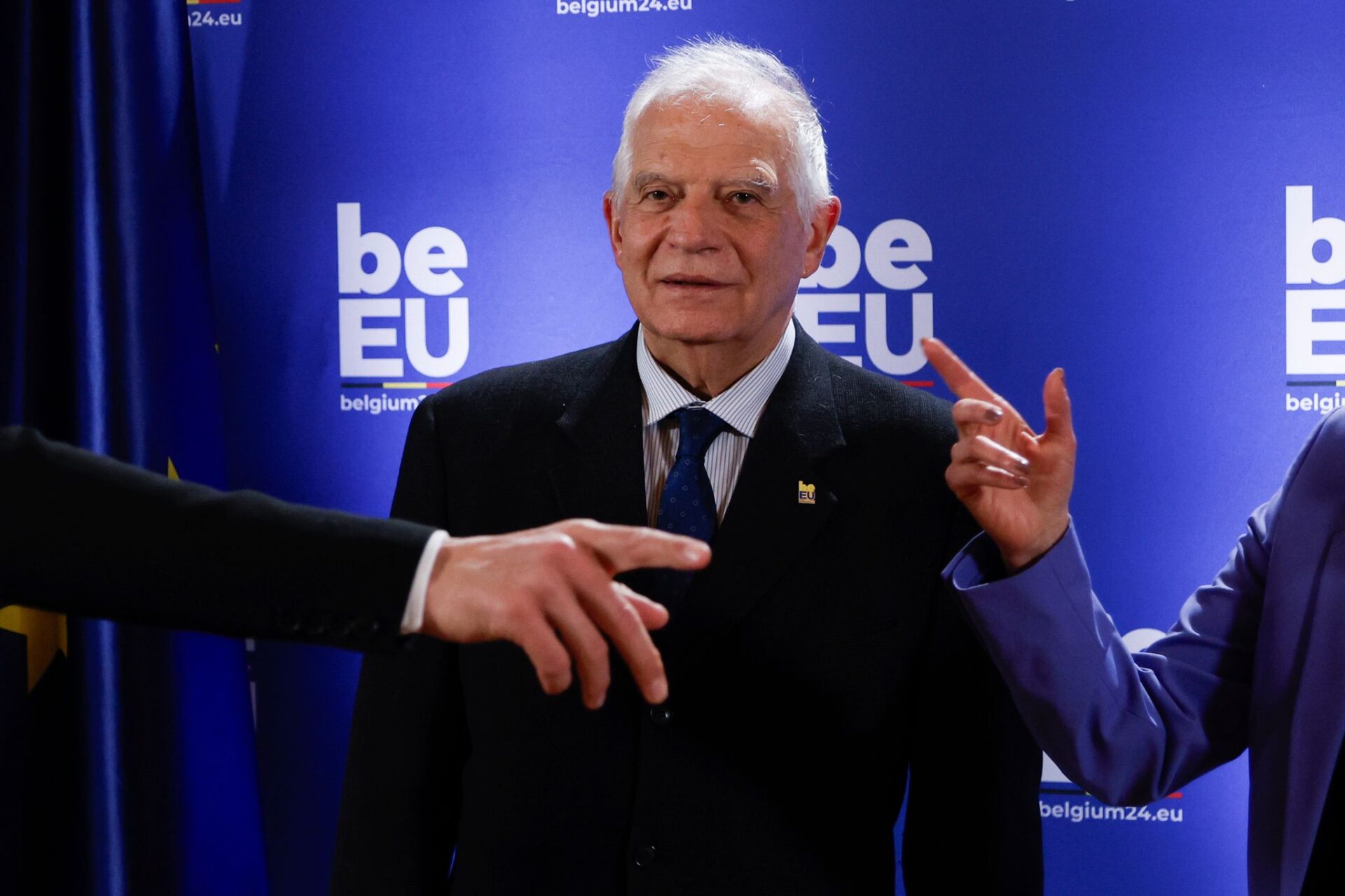 Josep Borrell, Hoher Vertreter der EU für Außen- und Sicherheitspolitik, trifft zu einem Treffen der EU-Außenminister im Egmont-Palast ein. Außenministerinnen und Außenminister aus den EU-Staaten wollen an diesem Samstag in Brüssel über die Beziehungen der Europäischen Union zur Türkei und zu afrikanischen Ländern beraten. Im Mittelpunkt des informellen Treffens steht die Frage, ob und wie Partnerschaften weiter ausgebaut werden können.