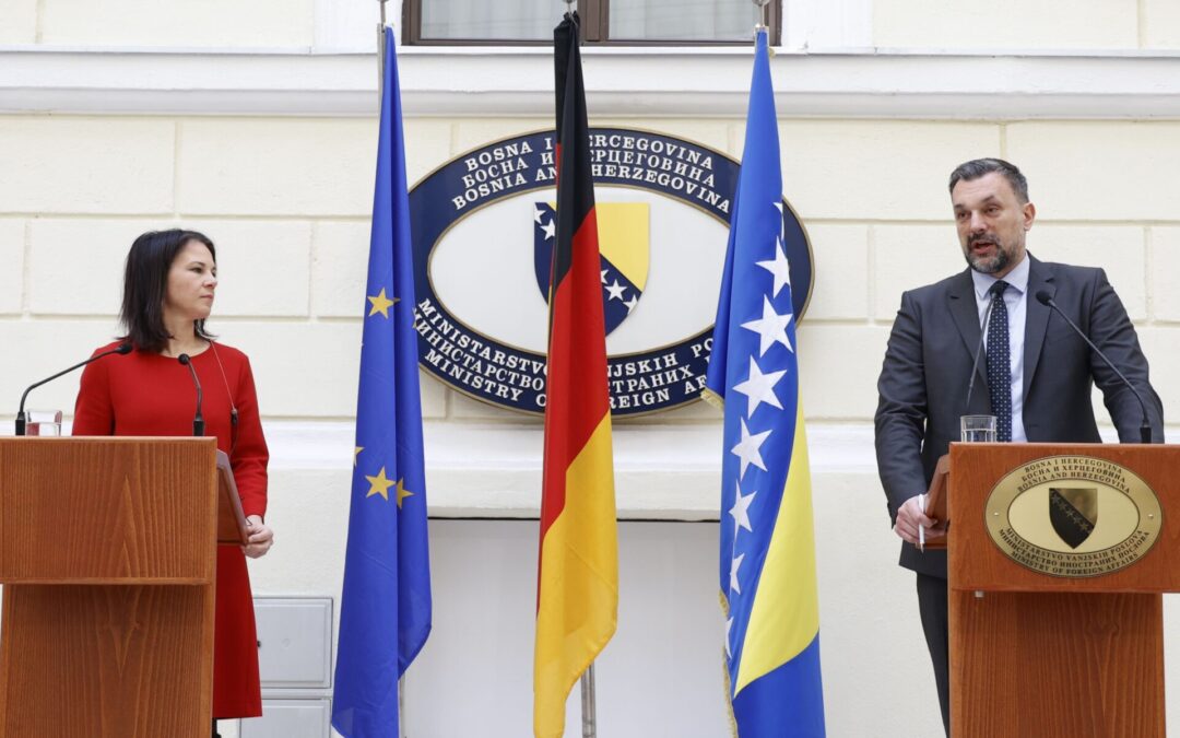 ministrica vanjskih poslova Njemačke Annalena Baerbock i ministar vanjskih poslova BiH Elmedin Konaković na pres-konferenciji u Sarajevu (Foto: FENA/Harun Muminović)