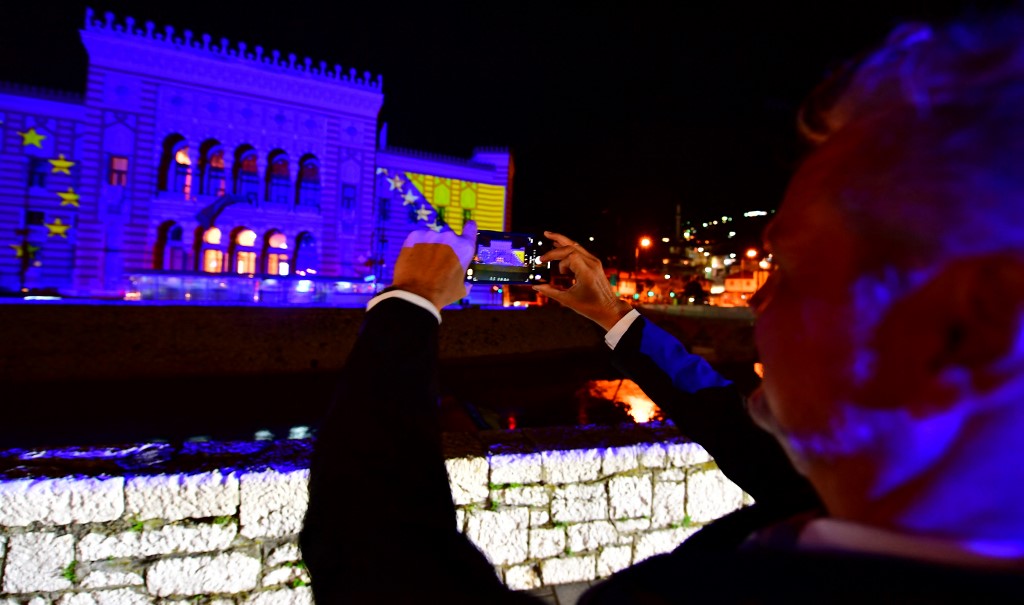 Bosnia y Herzegovina: Los líderes de la UE acuerdan iniciar conversaciones para su adhesión
