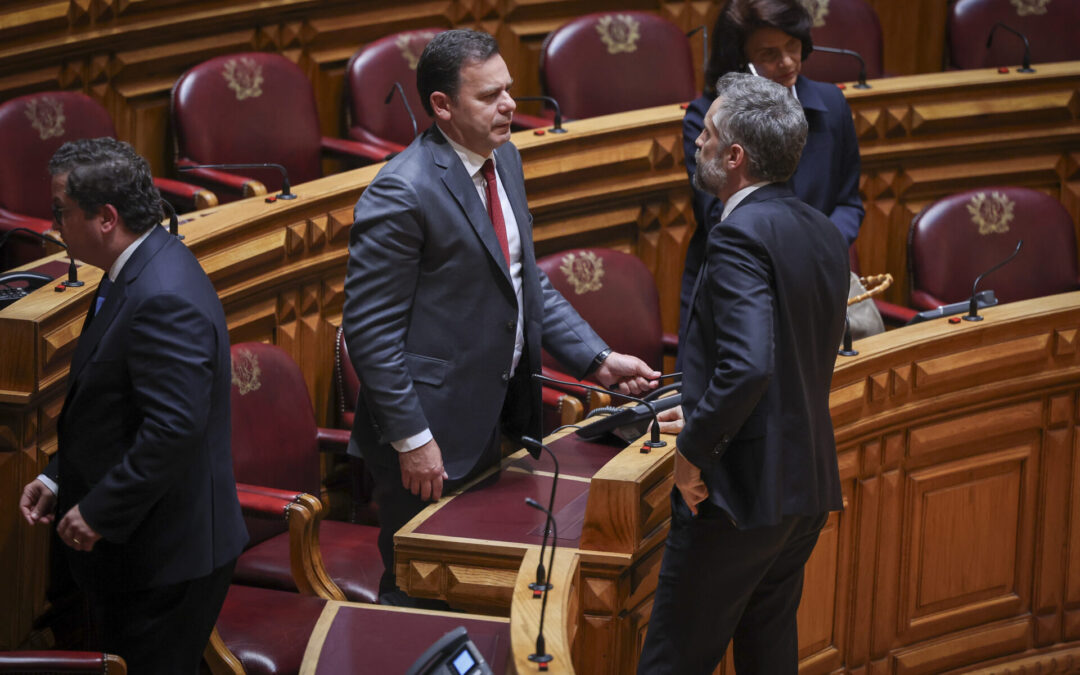 PSD e PS escolhem presidência da Assembleia da República repartida semelhante ao que acontece no Parlamento Europeu