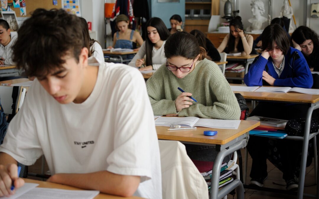 Eurocámara pide a Bruselas que proteja el castellano en las escuelas catalanas