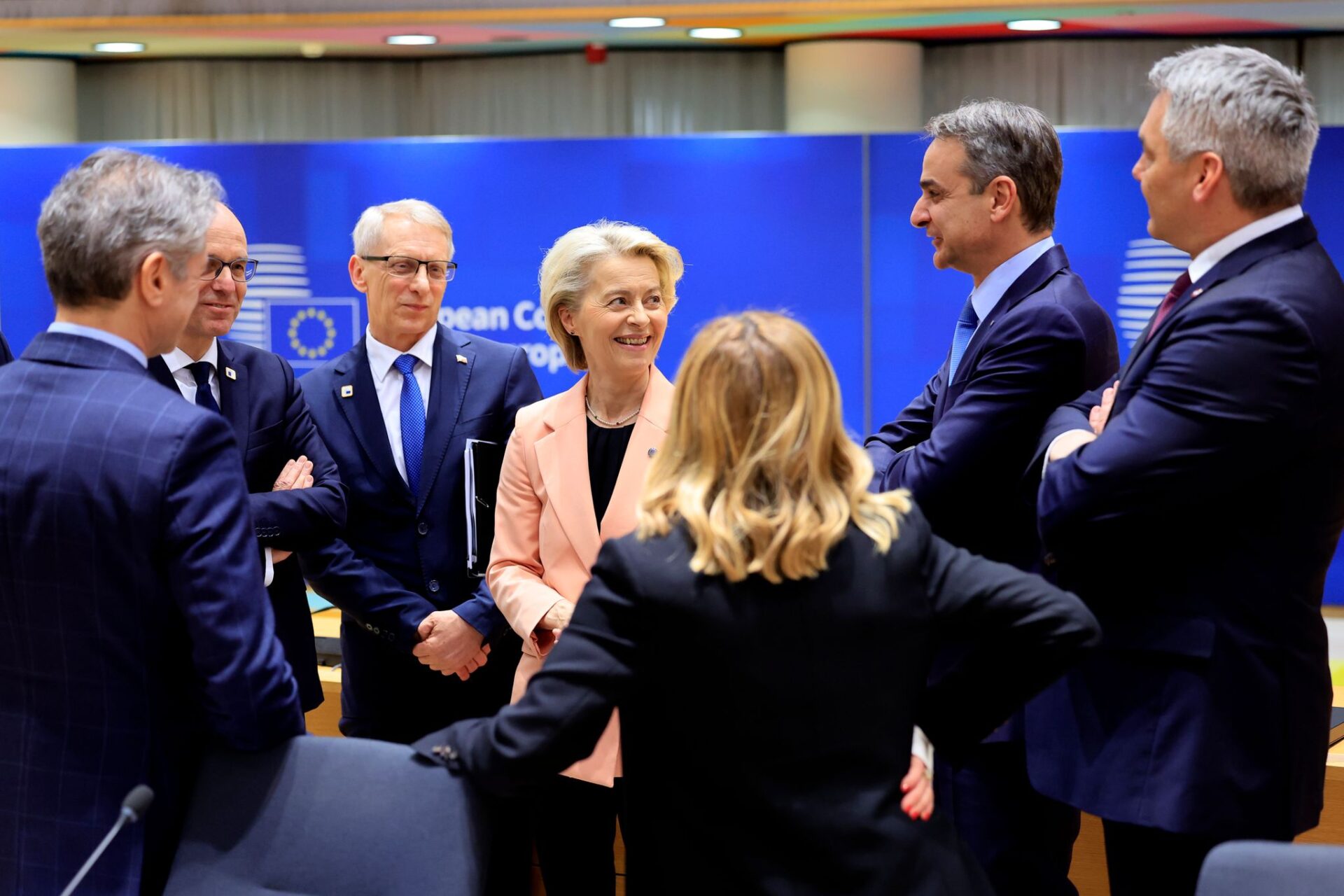 Respuesta positiva de Ursula von der Leyen a Kyriakos Mitsotakis sobre medidas contra las prácticas desleales de las multinacionales