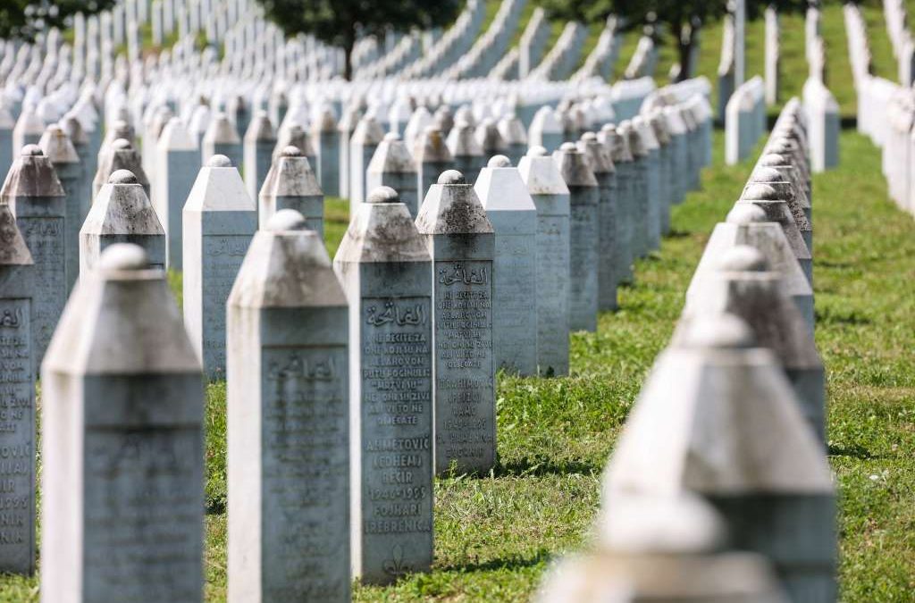 U Memorijalnom centru u Potočarima u Srebrenici danas je obilježena 29. godišnjica genocida nad Bošnjacima "Sigurne zone UN-a" Srebrenica (Foto FENA/Hazim Aljović)