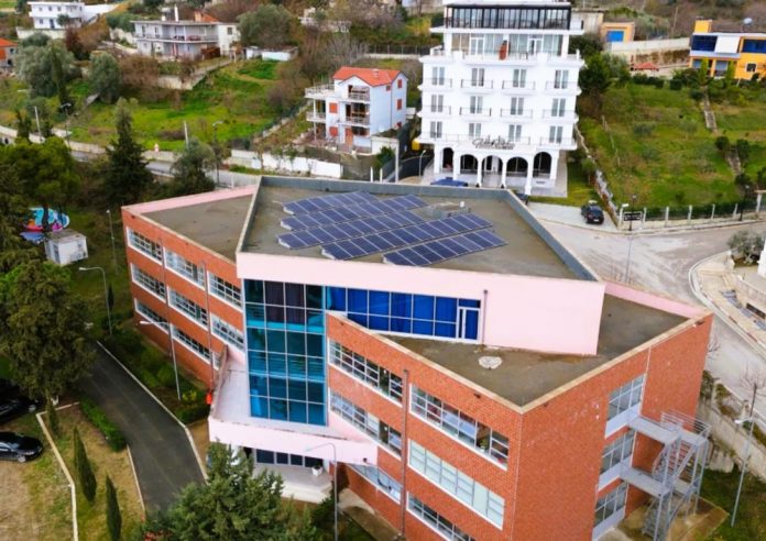 Los paneles solares y la eficiencia energética, programas de la UE para escuelas ecológicas