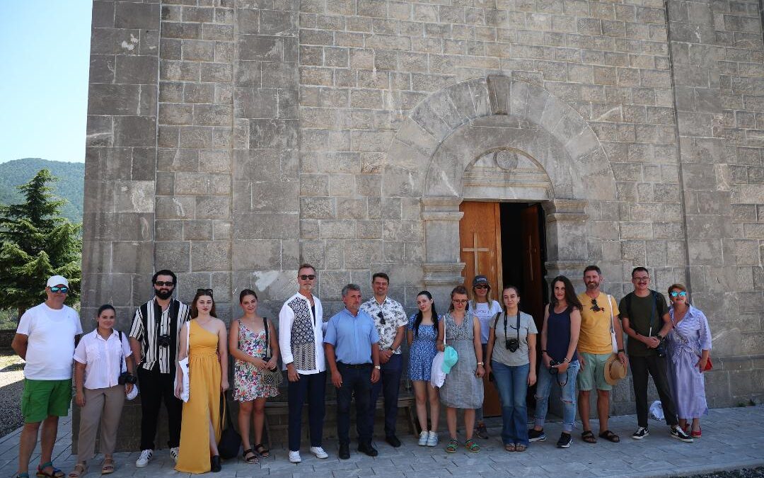 Financiar la restauración de la famosa iglesia albanesa