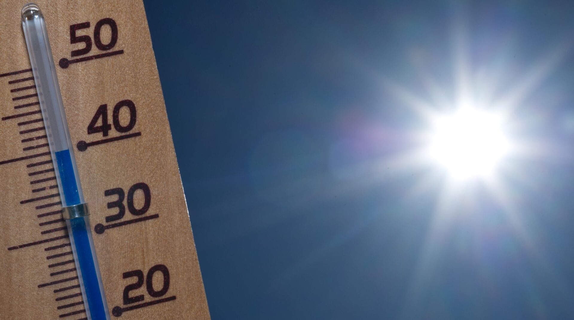 A view of an outdoor thermometer.