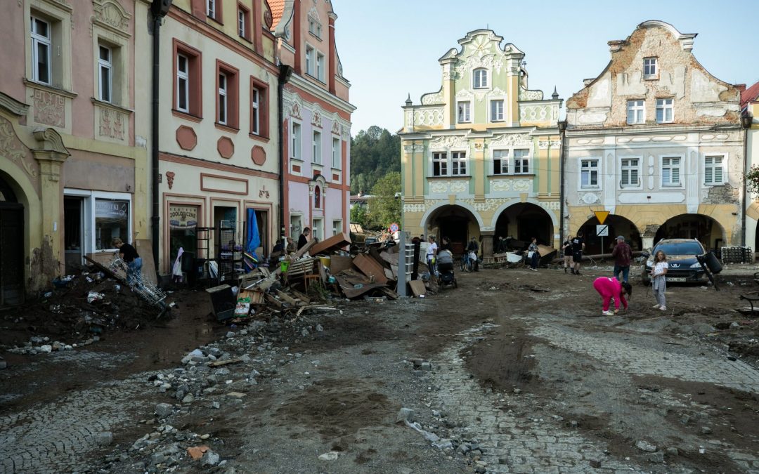 Skutki powodzi w Polsce na Dolnym Śląsku. Foto: EPA/KRZYSZTOF CESARZ