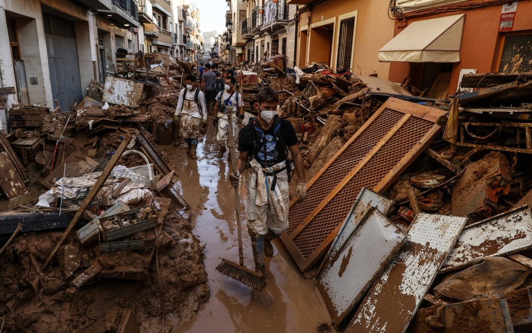 Bruselas insta a comenzar ya la reconstrucción tras la DANA y pedir fondos después