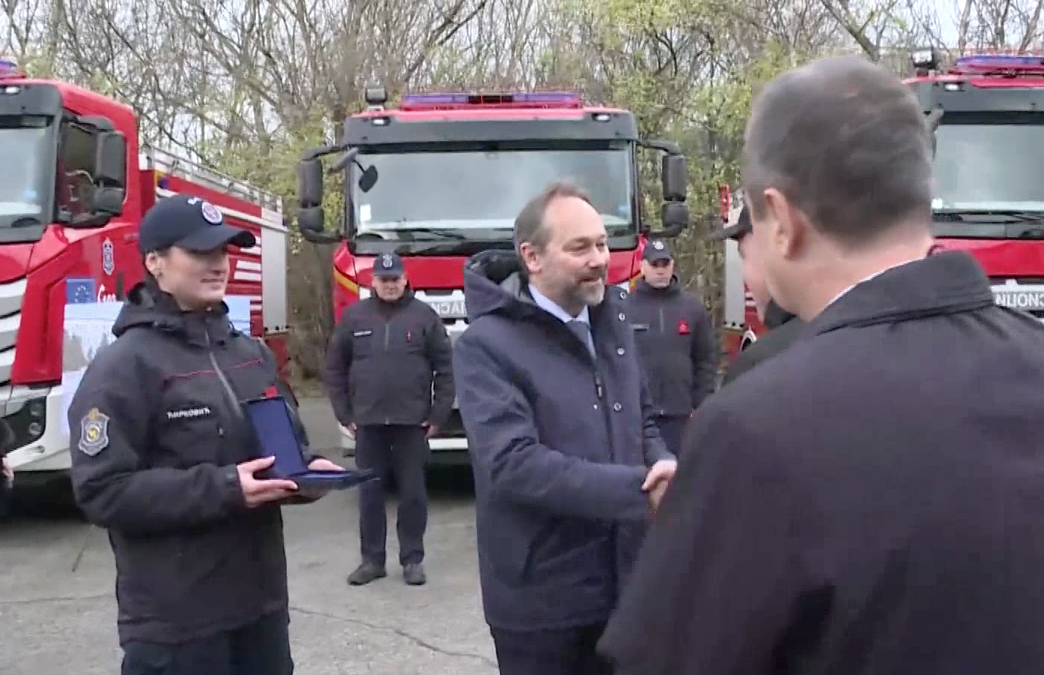 Žiofre i Beriš uručili Sektoru za vanredne situacije sedam vatrogasnih cisterni