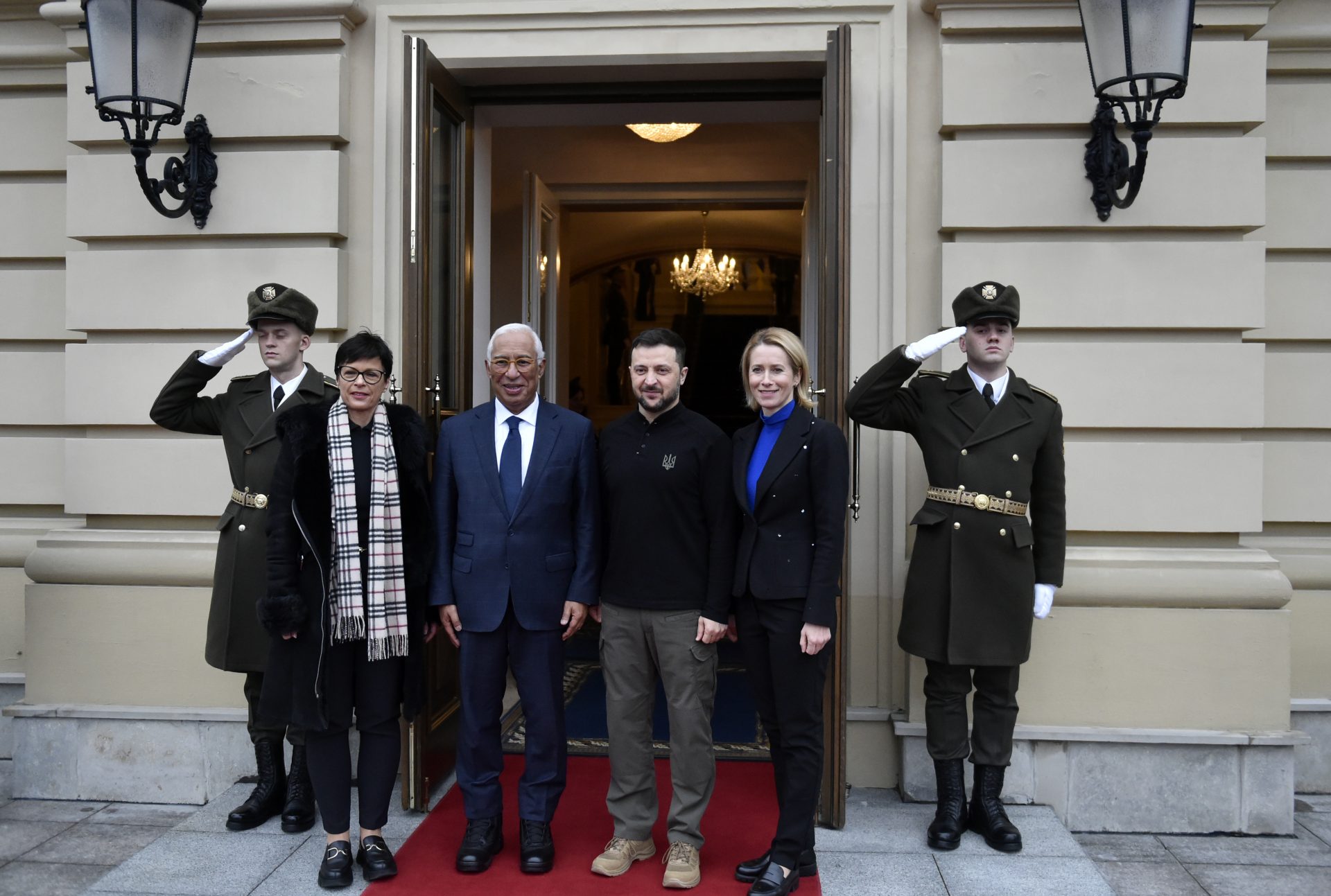 Η Κάγια Κάλας και ο Αντόνιο Κόστα στο Κίεβο την πρώτη ημέρα της ανάληψης των καθηκόντων τους