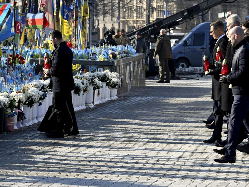 Trois ans de solidarité entre l’Europe et l’Ukraine contre l’invasion russe, alors que Washington prend ses distances