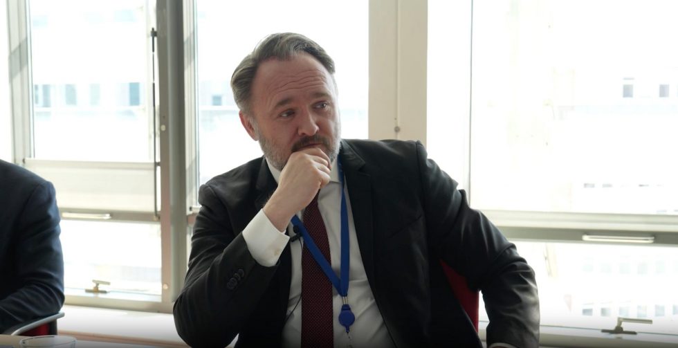 Comisario de Energía de la UE: Las conversaciones de paz en Ucrania no retrasaron el plan para la eliminación gradual de los combustibles fósiles en Rusia