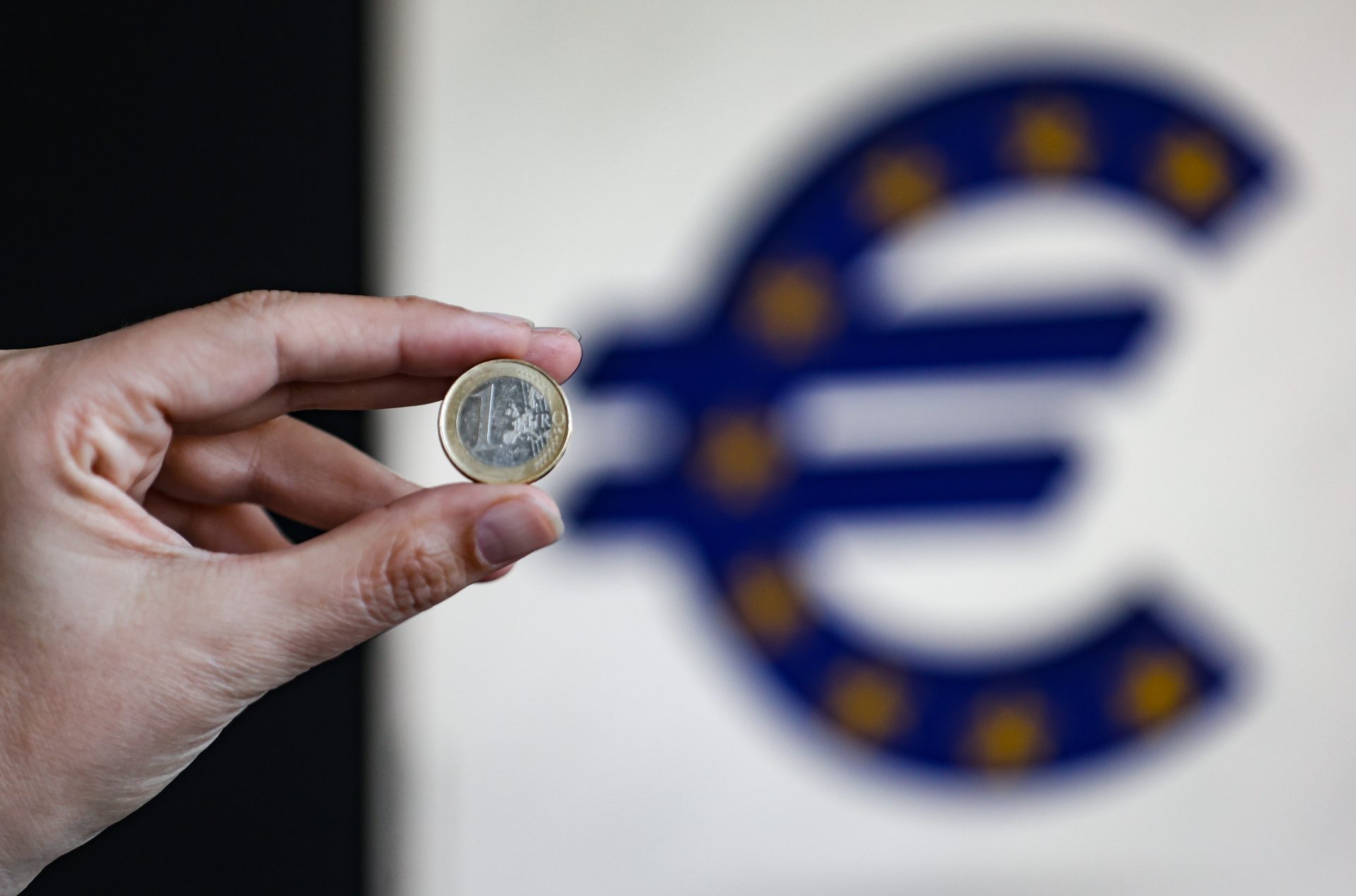 President Rumen Radev proposed a referendum on the euro, the Speaker of Parliament Natalia Kiselova rejected it as unacceptable