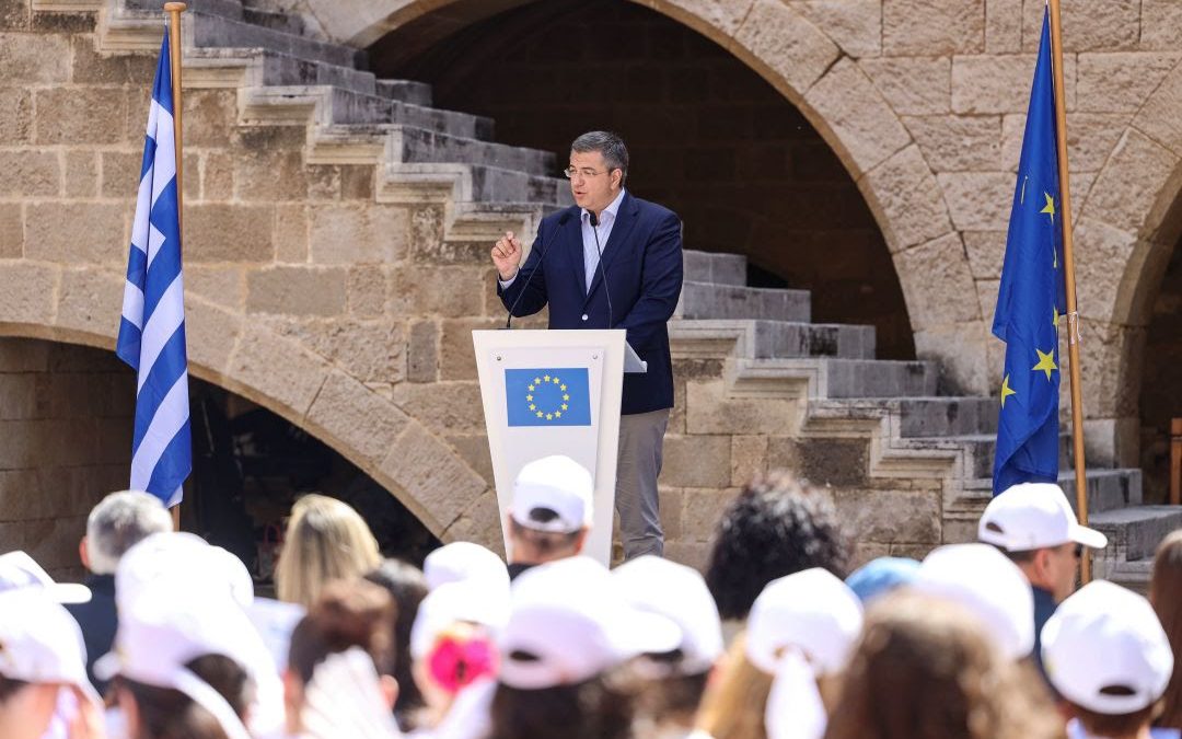 Απ. Τζιτζικώστας: Η Ευρώπη πρέπει να ακούσει τους νέους ανθρώπους αν θέλει να έχει μέλλον