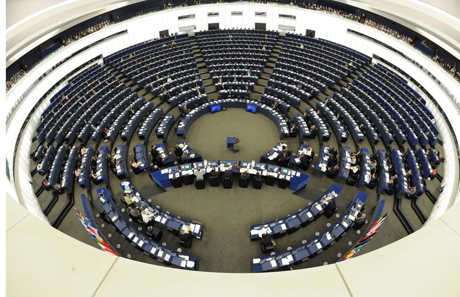 España remite a la UE otra propuesta para la oficialidad del catalán, euskera y gallego