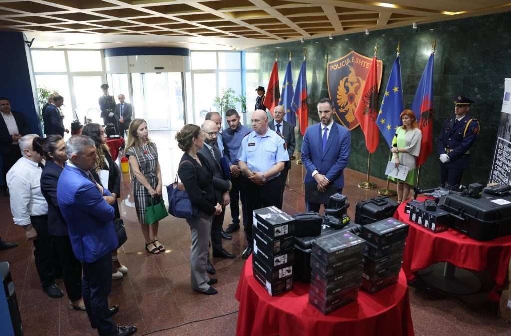 BE, mbi 1 milion dollarë pajisje të specializuara për policinë shqiptare kundër trafikimit të armëve