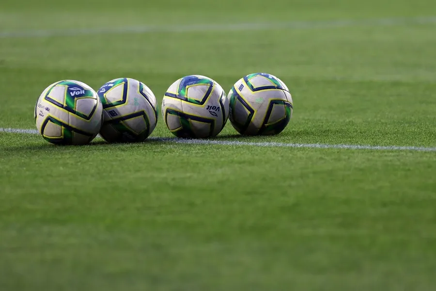 Comisario de Deportes ve una «traición» que se jueguen partidos europeos en el extranjero