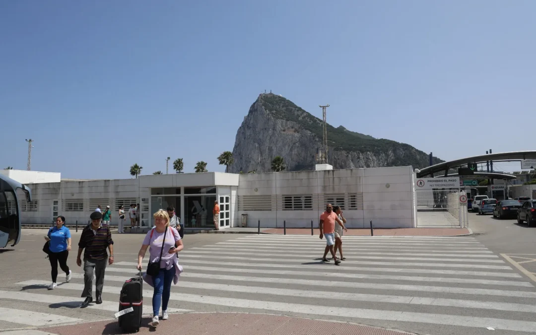 España y Reino Unido planean demoler la verja de Gibraltar en enero