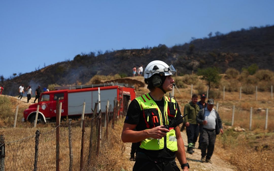 Pompierii din Mecanismul de Protecție Civilă al UE se alătură eforturilor de control al incendiilor în Albania