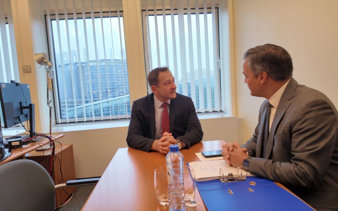 Eurodeputado André Rodrigues debate simplificação da PAC com comissário para a Agricultura