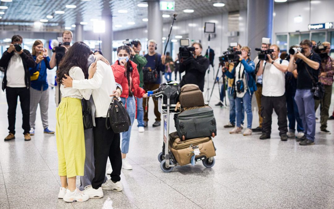 Diez años después: Cómo la ola de migración de 2015 en Europa redefinió las sociedades