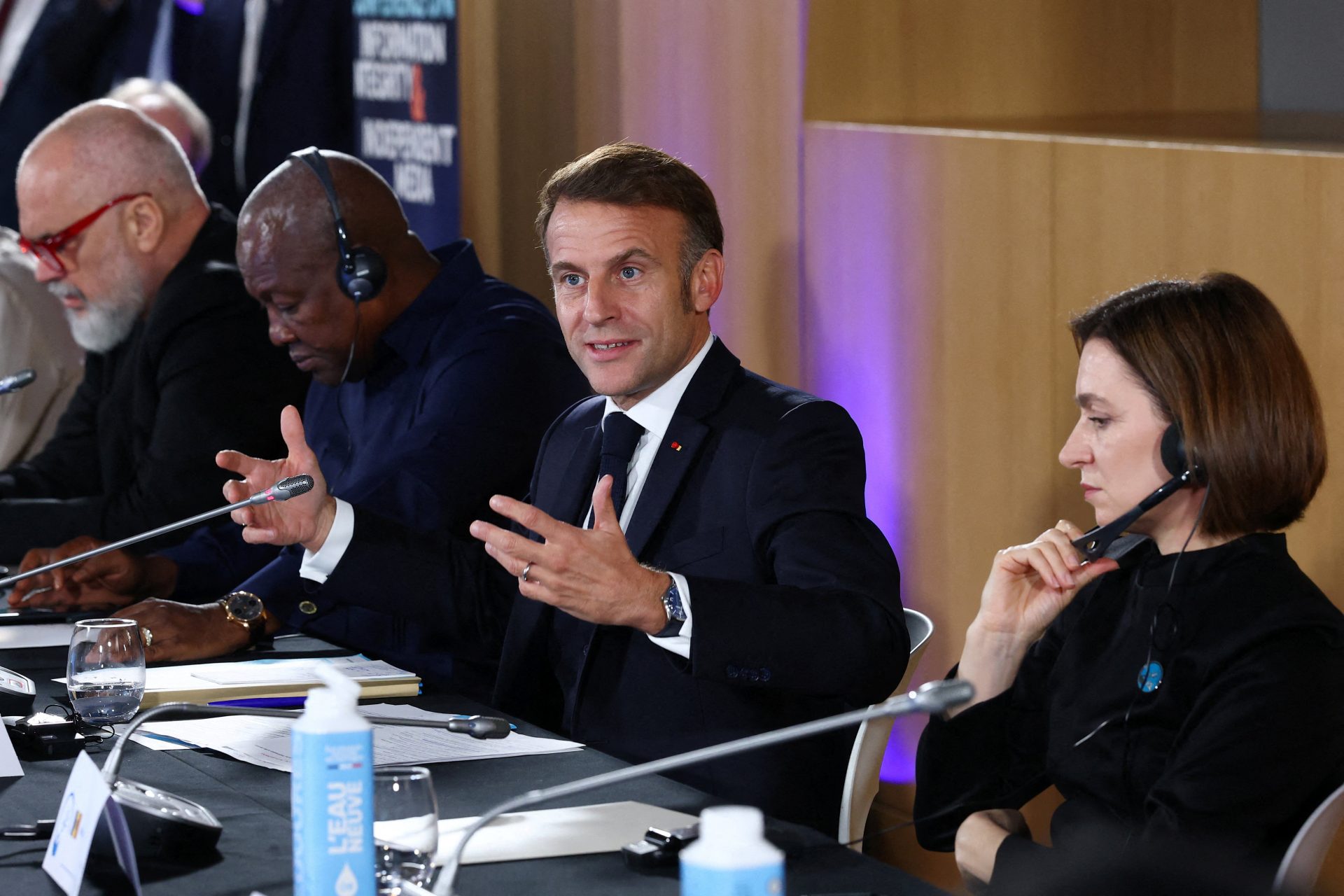 Macron pour plus de régulation des réseaux sociaux en Europe