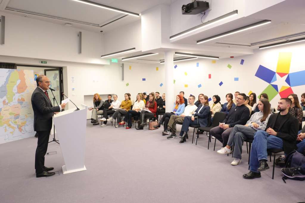 At the Europe House, opportunities through the Erasmus program for Bosnian students were presented