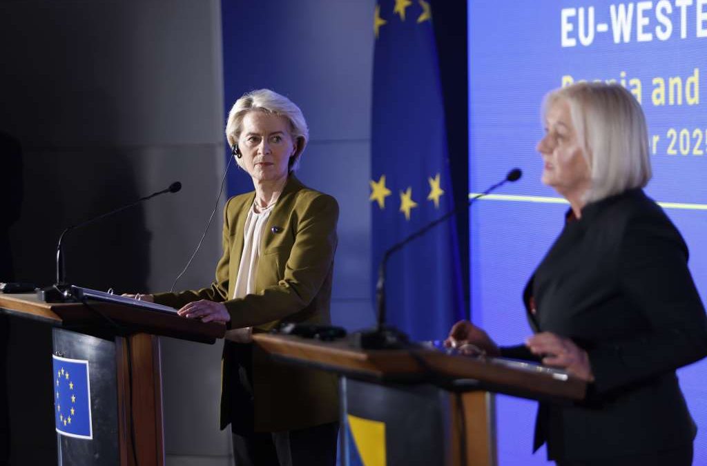 predsjednica Evropske komisije Ursula von der Leyen i predsjedavajuća Vijeća ministara Bosne i Hercegovine Borjana Krišto u Parlamentanoj skupštini Bosne i Hercegovine u Sarajevu (Foto:FENA/Amer Kajmović)