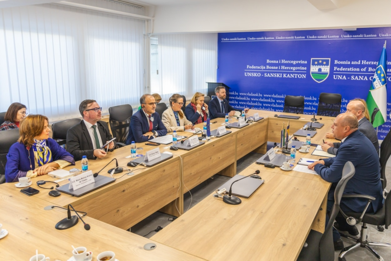 Ambasador Soreca, zajedno s ambasadorima Belgije, Irske, Slovenije, Švedske i Španije, u posjeti više lokalnih zajednica u BiH (Foto: FENA/Harun Muminović)