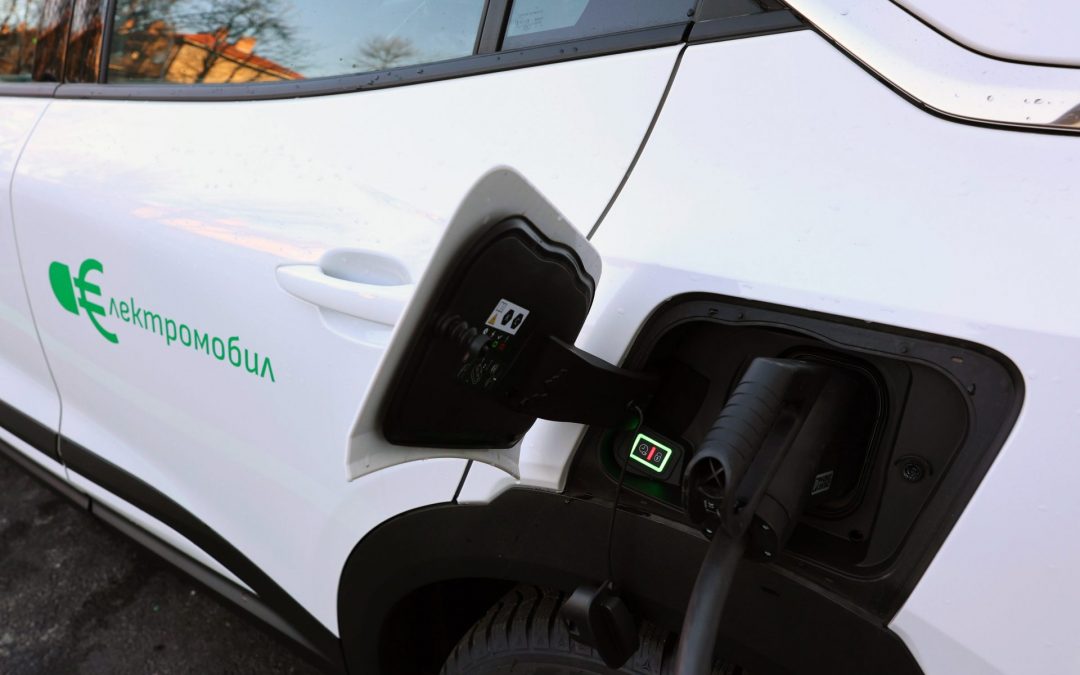 ЕС отпуска средства на България за развитие на зарядни станции за леки и тежкотоварни електромобили