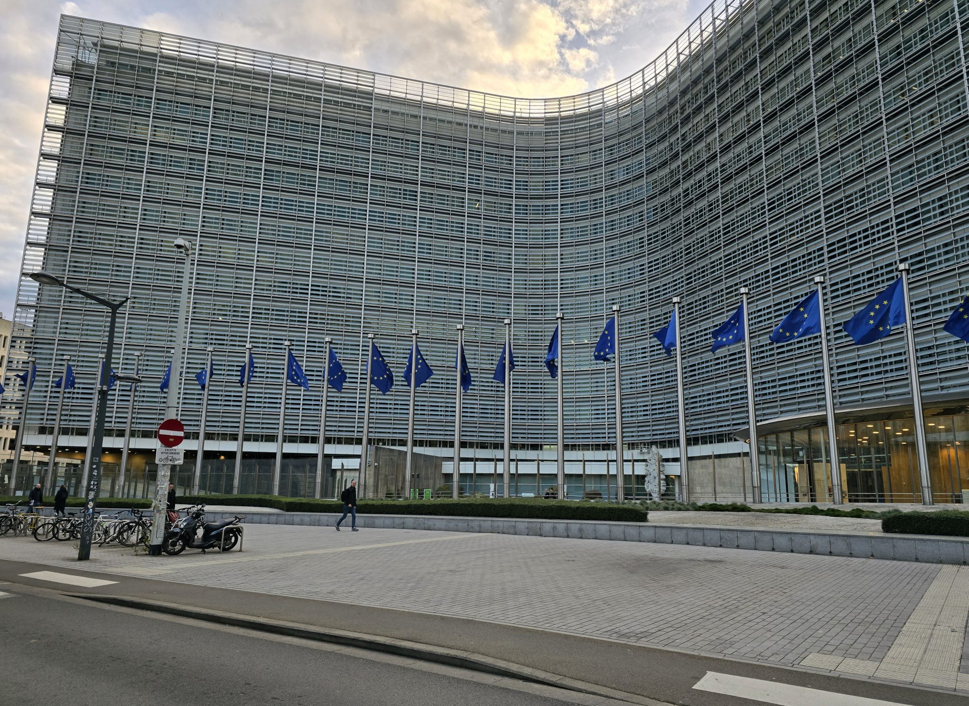 Европейската комисия отчита предприетите от България стъпки за върховенството на закона