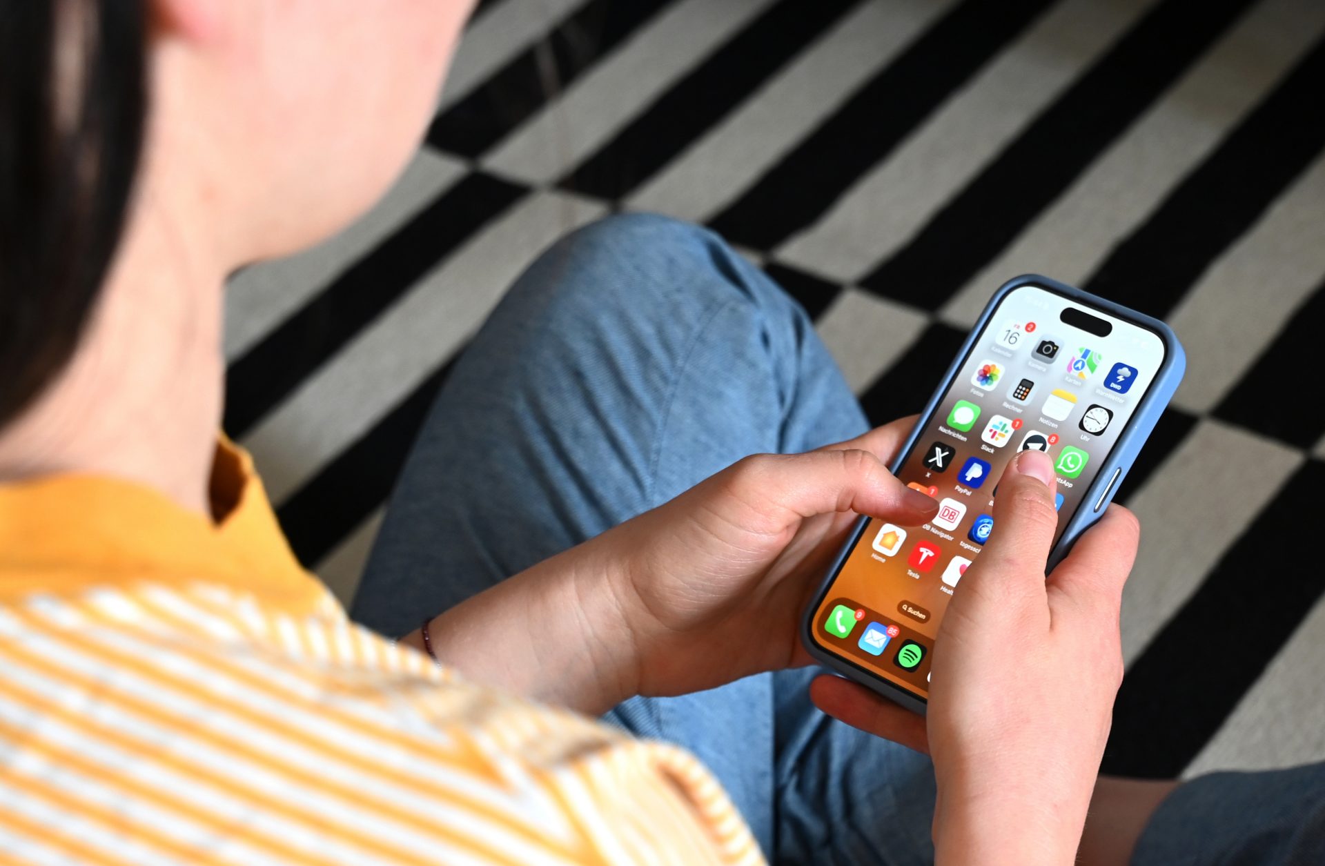 Proposal: 16-Year Age Limit for Social Media