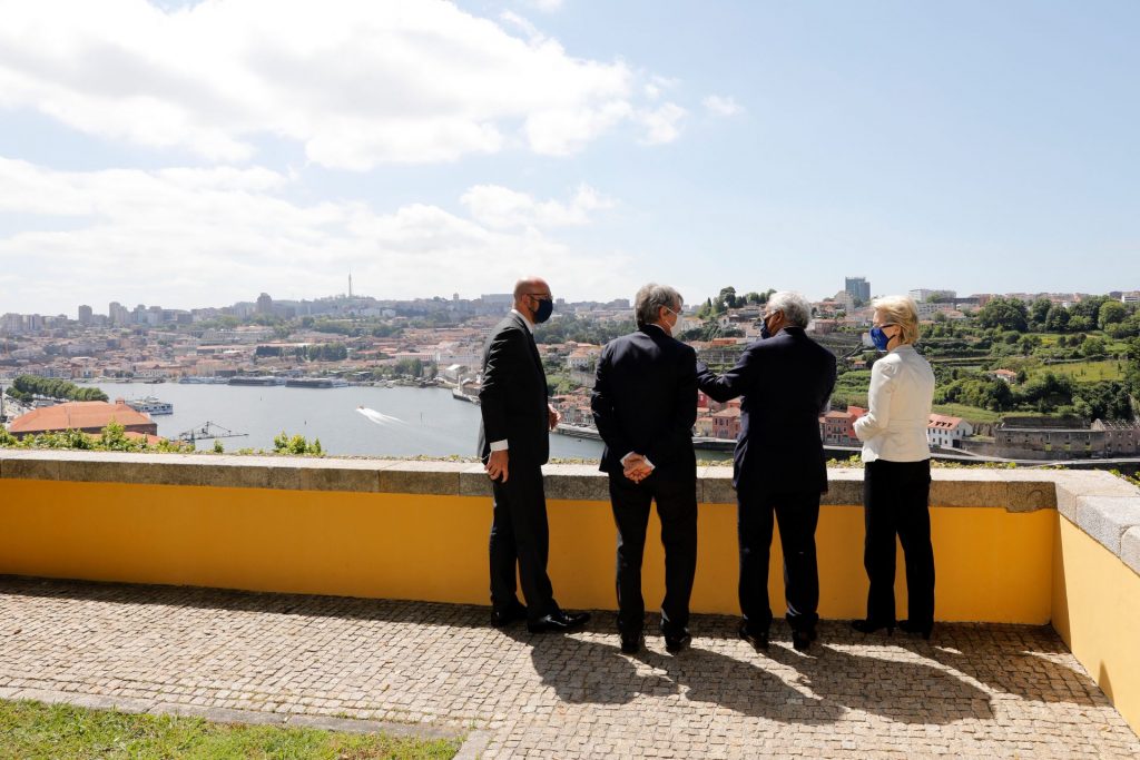 Vista da cidade do Porto
Fotografia tirada na Cimeira Social da UE em maio de 2021
Da esquerda para a direita: Charles Michel (o antigo presidente do Conselho Europeu), David Sassoli (ex-presidente do Parlamento Europeu), António Costa (antigo primeiro-ministro de Portugal e agora presidente do Conselho Europeu), Ursula von der Leyen (então e atual presidente da Comissão Europeia)
Direitos de autor: União Europeia