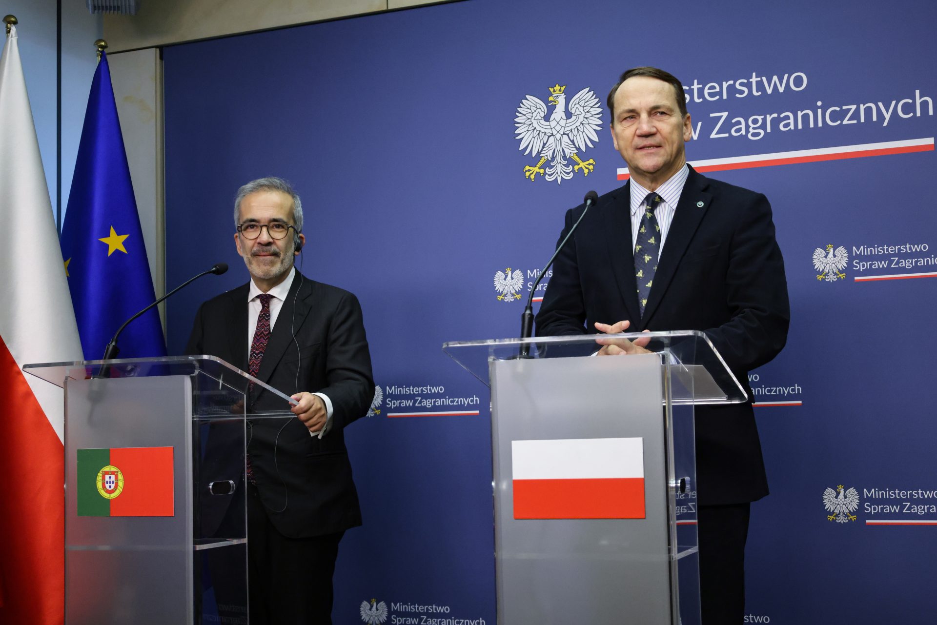 Sikorski: pressure on Russia must be maintained to end the war